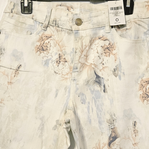 Chico's Platinum Diffused Floral Jeggings with Raw Folded Hem Size 4 NWT - Picture 5 of 7